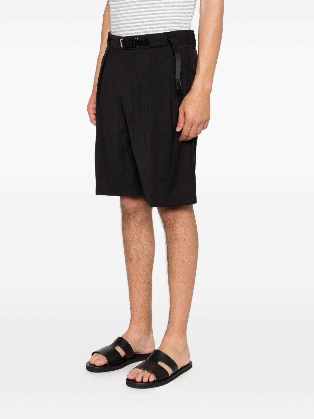 WHITE SAND Bermuda neri con cintura in vita