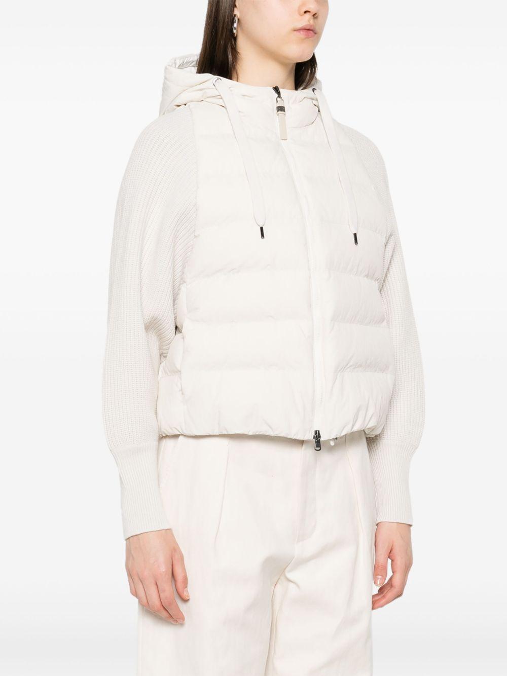 BRUNELLO CUCINELLI Piumino corto color panna con maniche in maglia