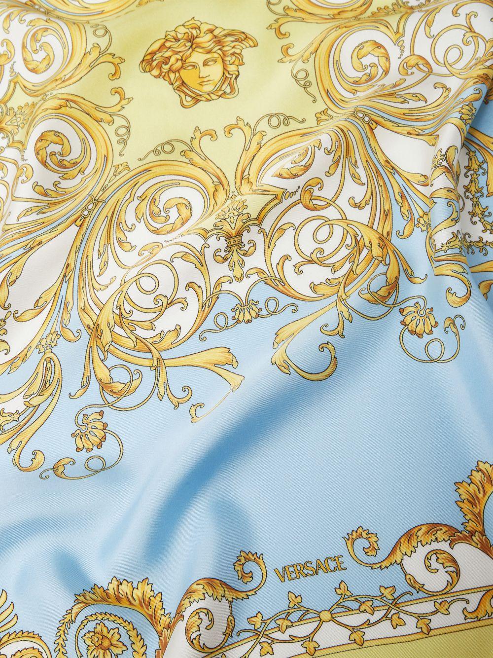 VERSACE Foulard in seta azzurro chiaro e oro