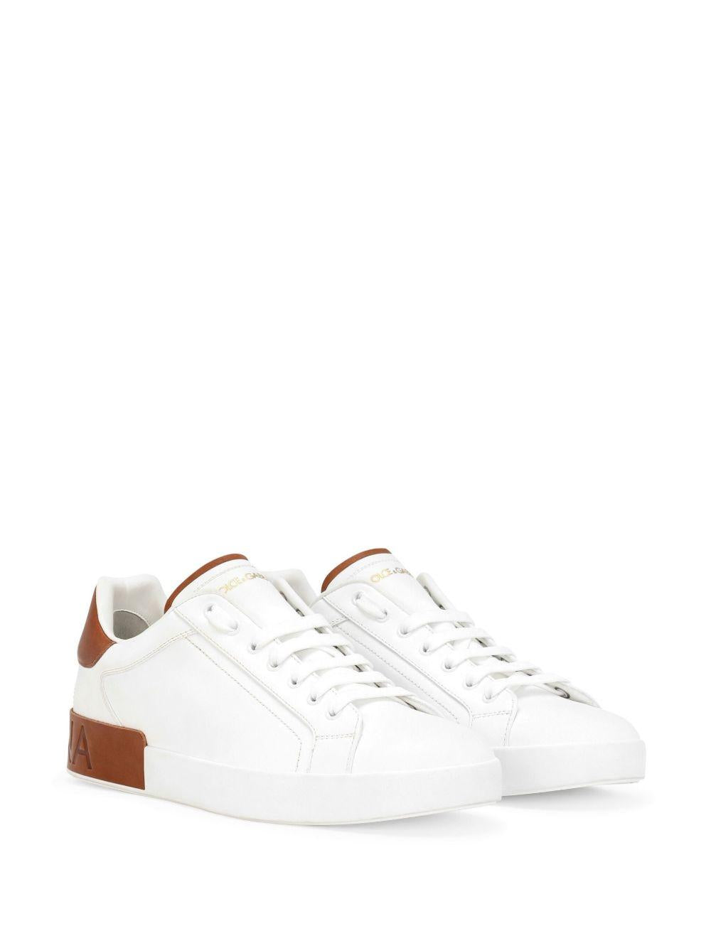 DOLCE e GABBANA Sneakers in pelle bianca con dettagli marroni