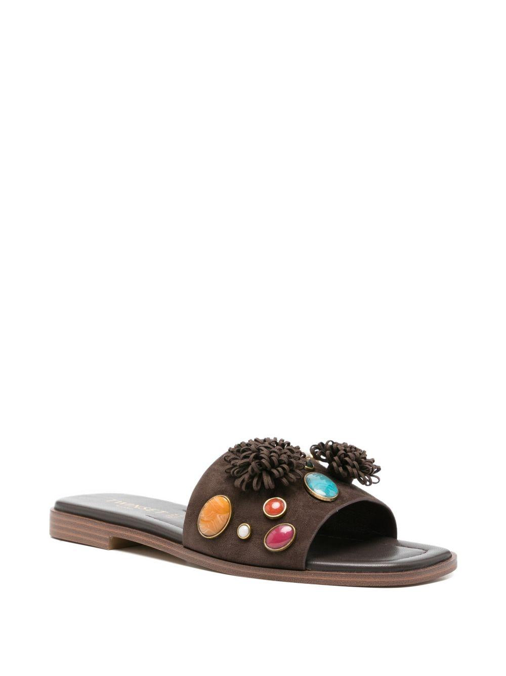 TWINSET Ciabatte in pelle marrone con pietre applicate