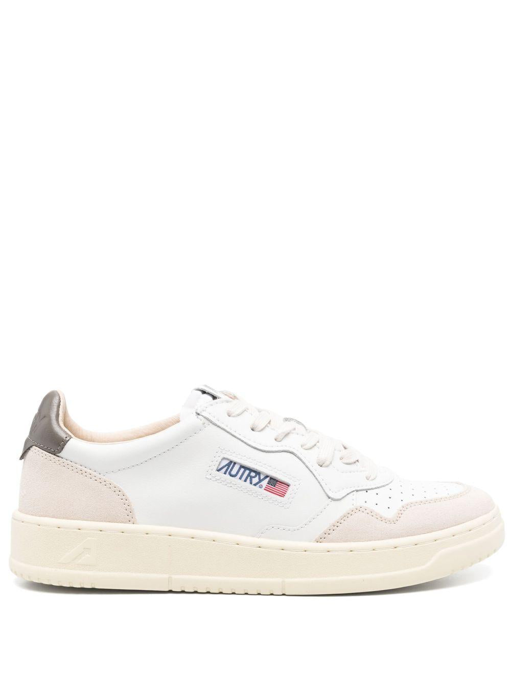 AUTRY Sneakers 'Medalist' in pelle bianca e grigia