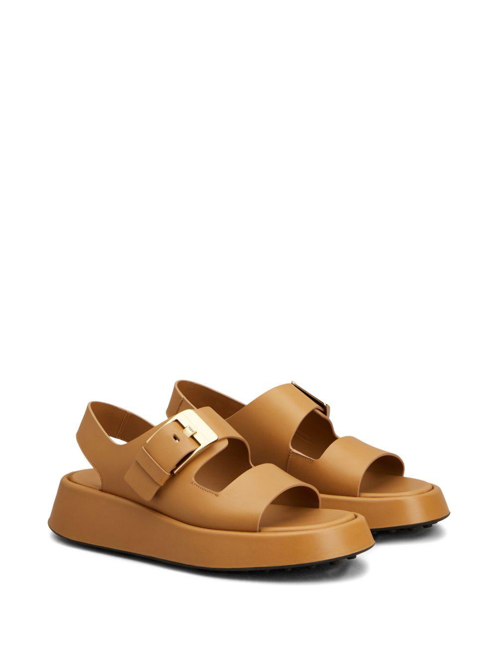 TODS Sandali in pelle marrone con fibbia dorata