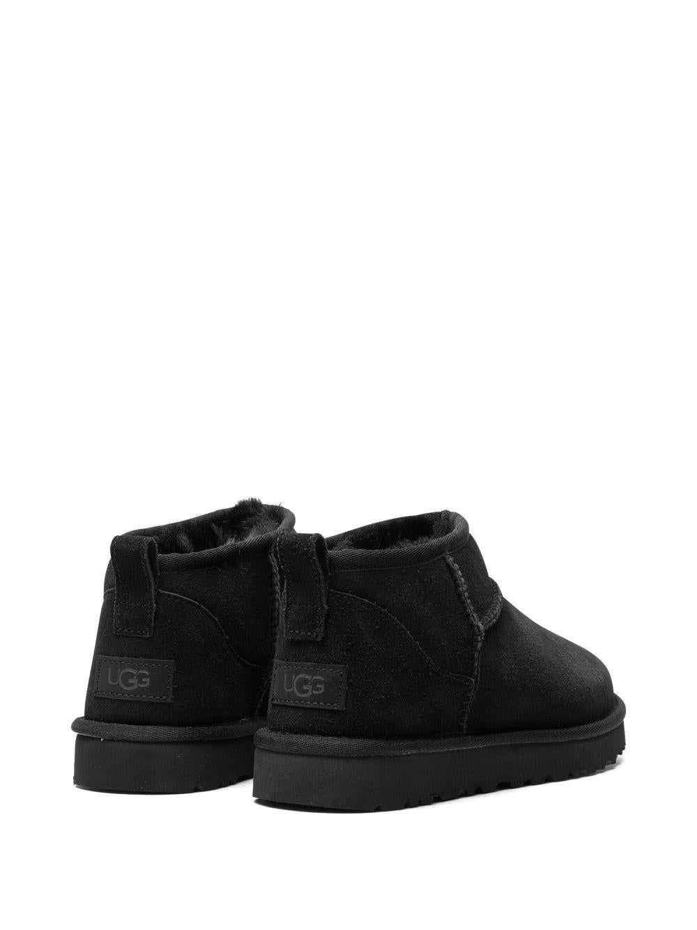 UGG Stivaletti 'Classic Ultra Mini' in pelle nera