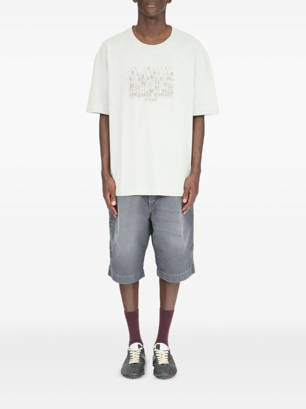 MAISON MARGIELA T-shirt in cotone grigio con stampa