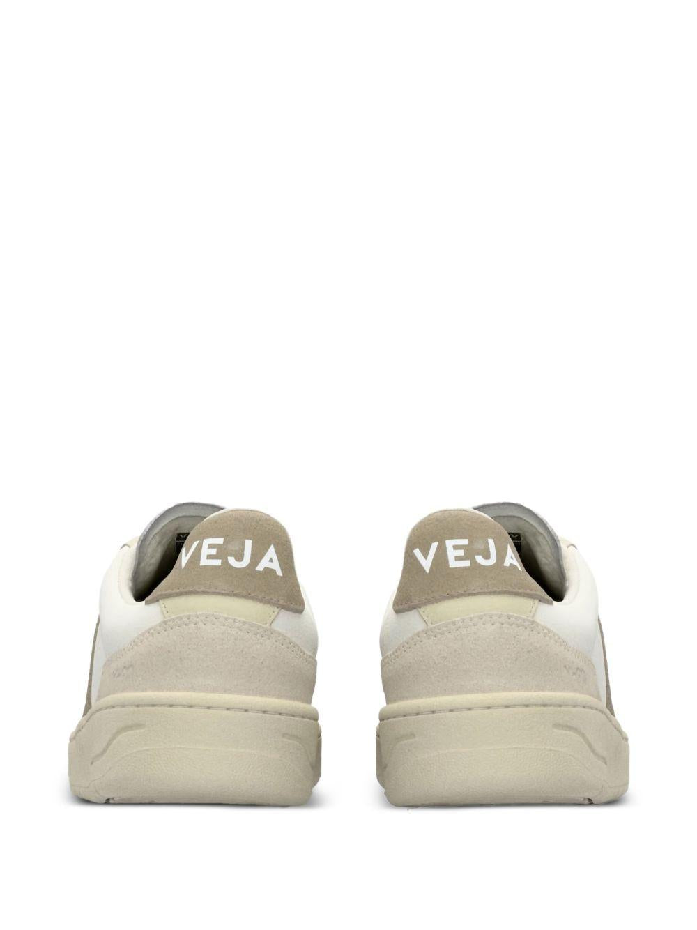 VEJA Sneakers bianche con dettagli verdi