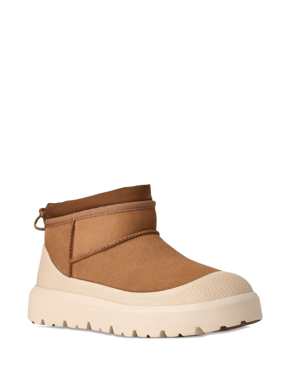 UGG Gli stivali bassi 'Chestnut/ Whitecap 7'