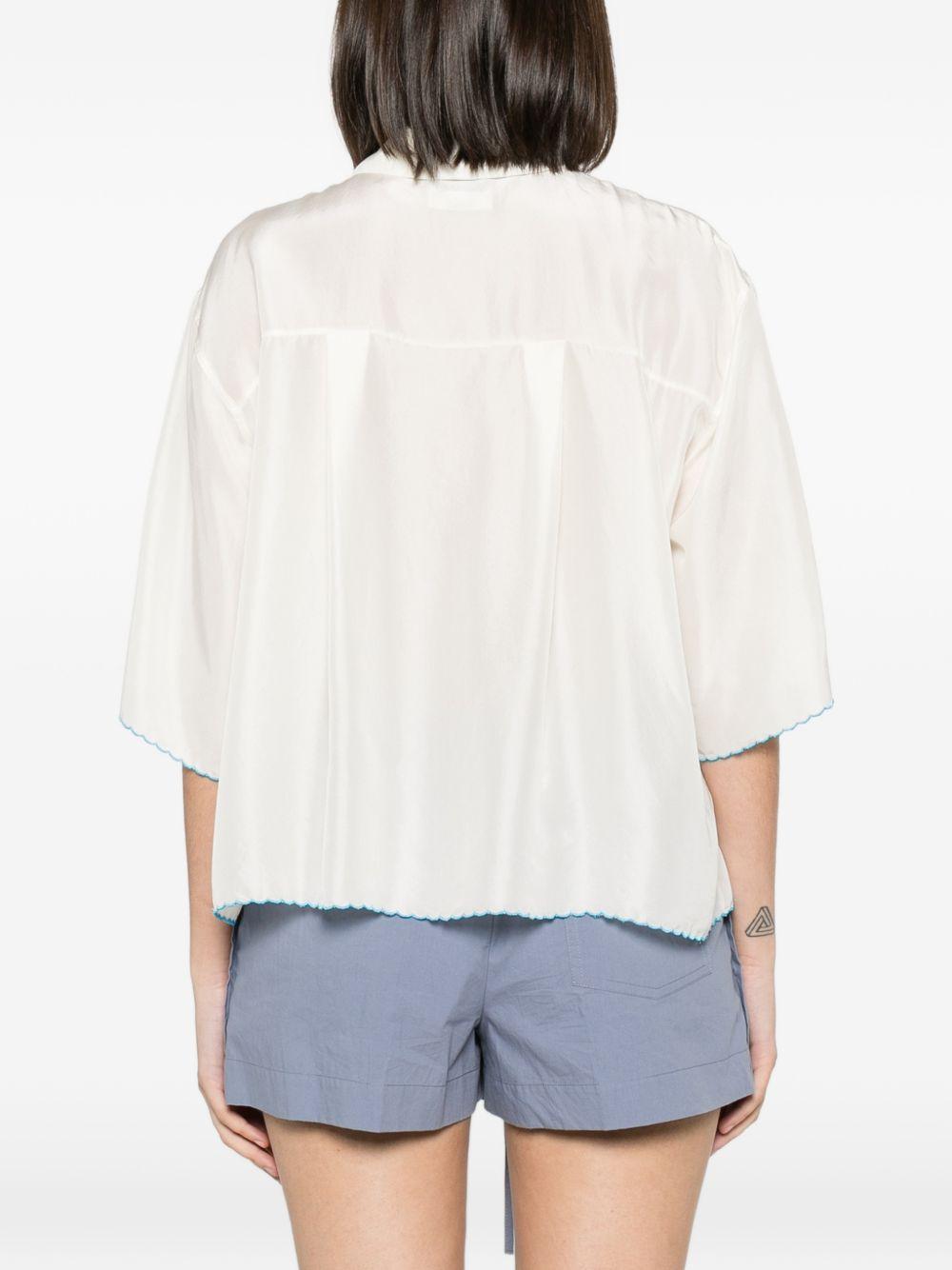 FORTE FORTE Camicia a maniche corte bianca in seta con ricami colorati