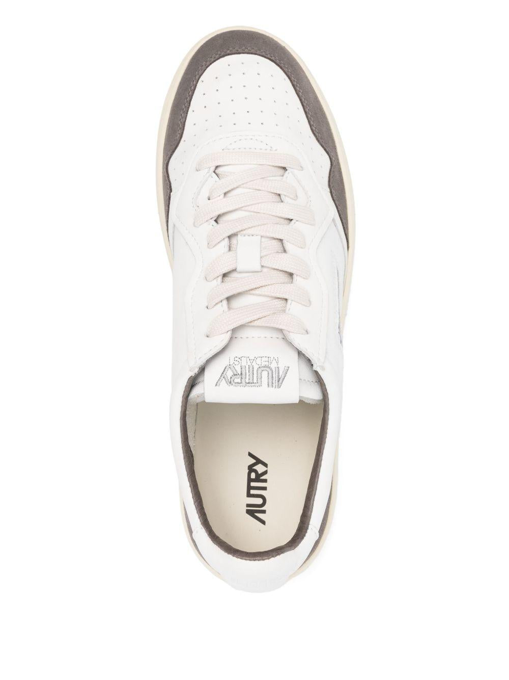 AUTRY Sneakers 'Medalist' in pelle bianca e camoscio grigio