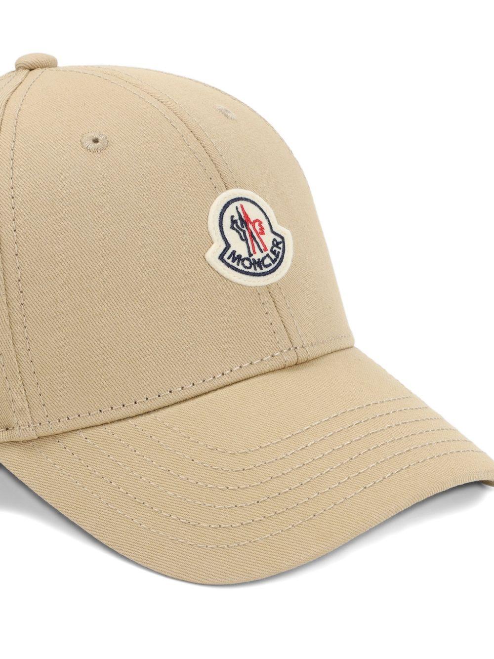 MONCLER Cappello da baseball beige con logo ricamato