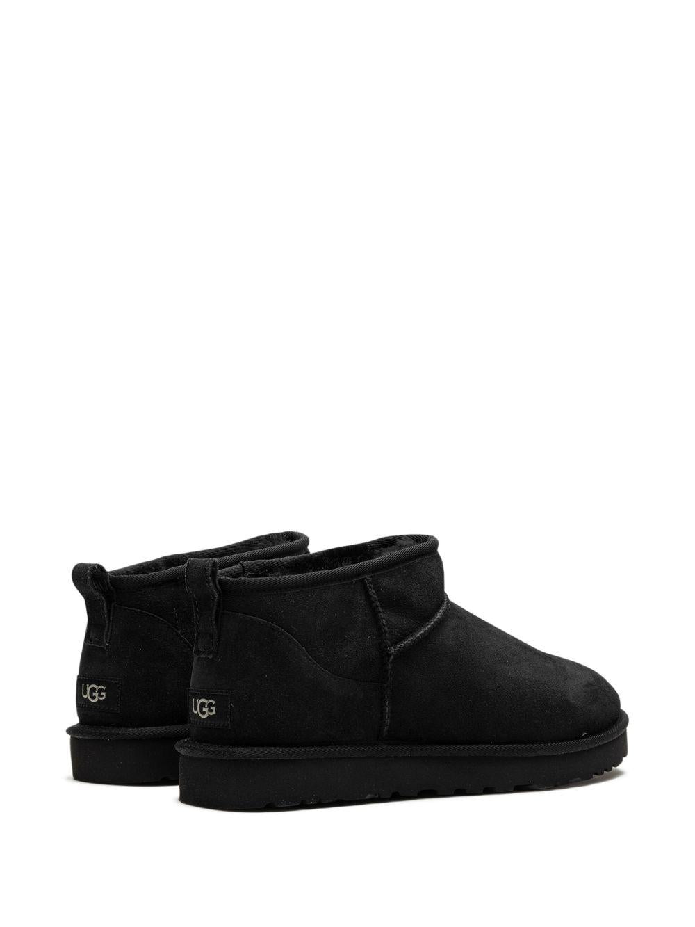 UGG Stivaletti 'Classic Ultra Mini' neri con platform