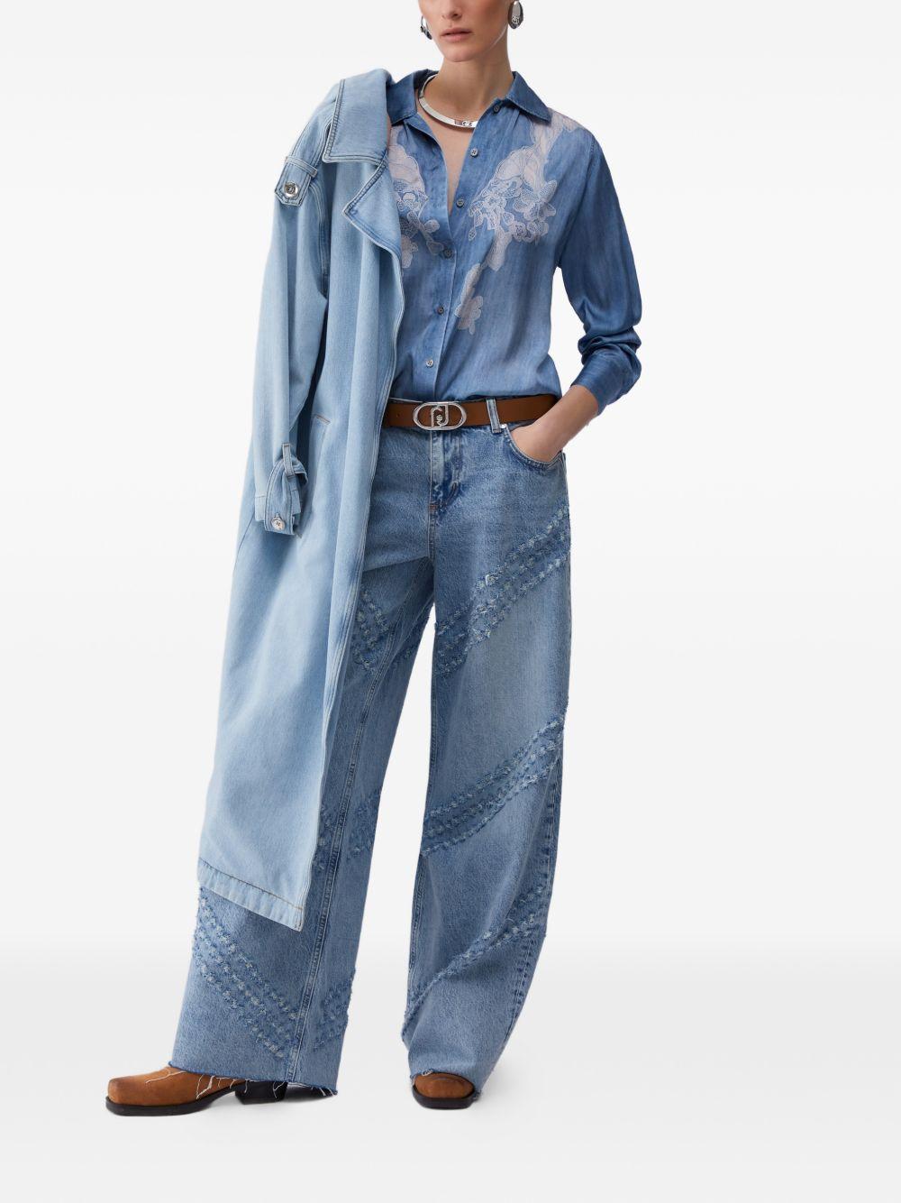 LIUJO Camicia blu con stampa grafica floreale bianca
