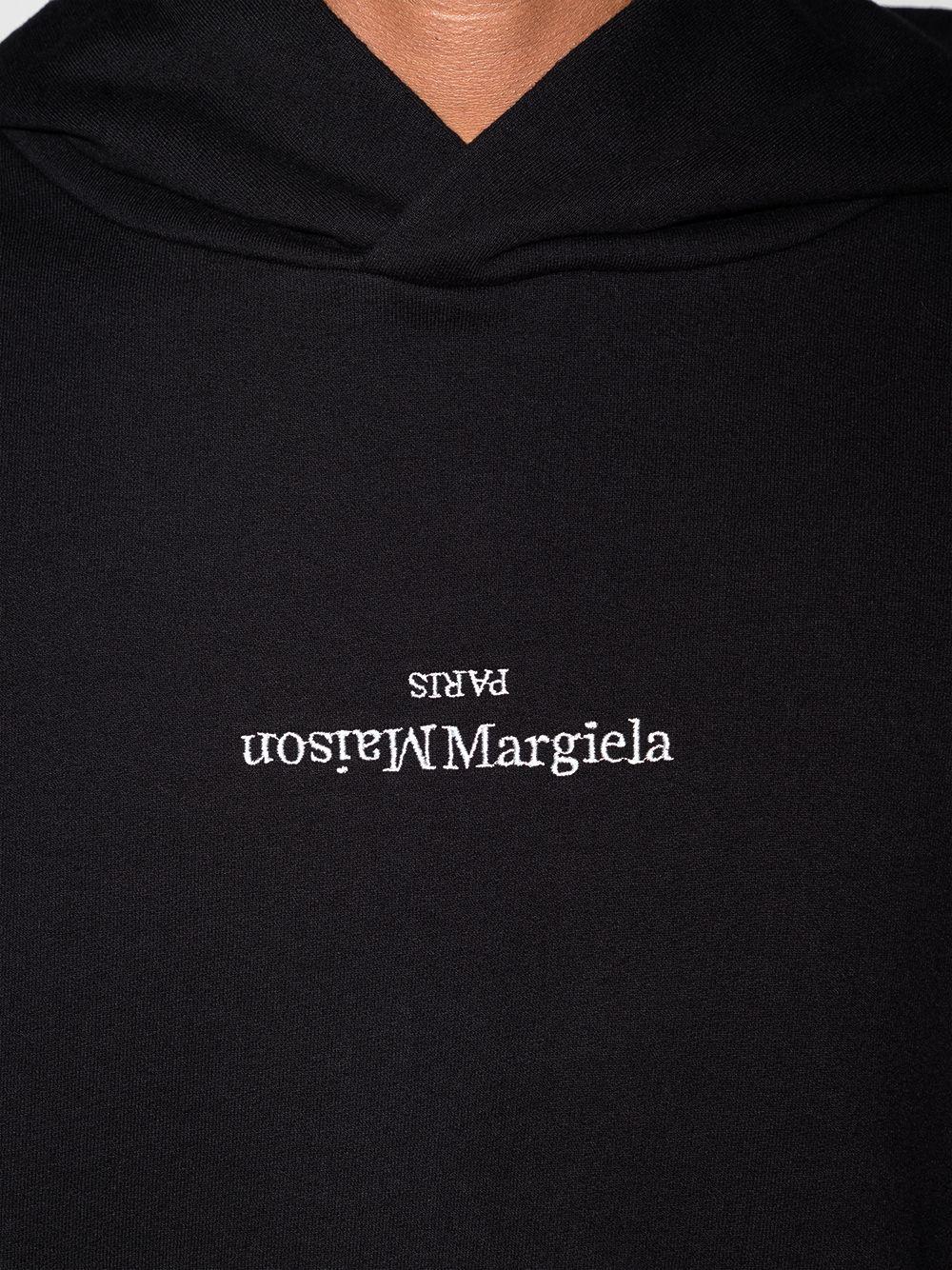 MAISON MARGIELA Felpa in cotone nero con cappuccio e logo bianco