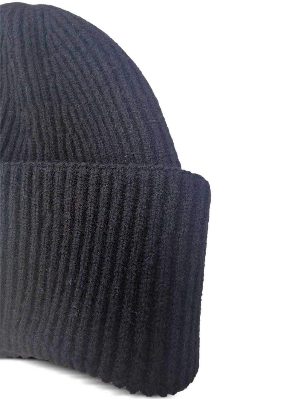 AMARANTO Berretto nero a costine