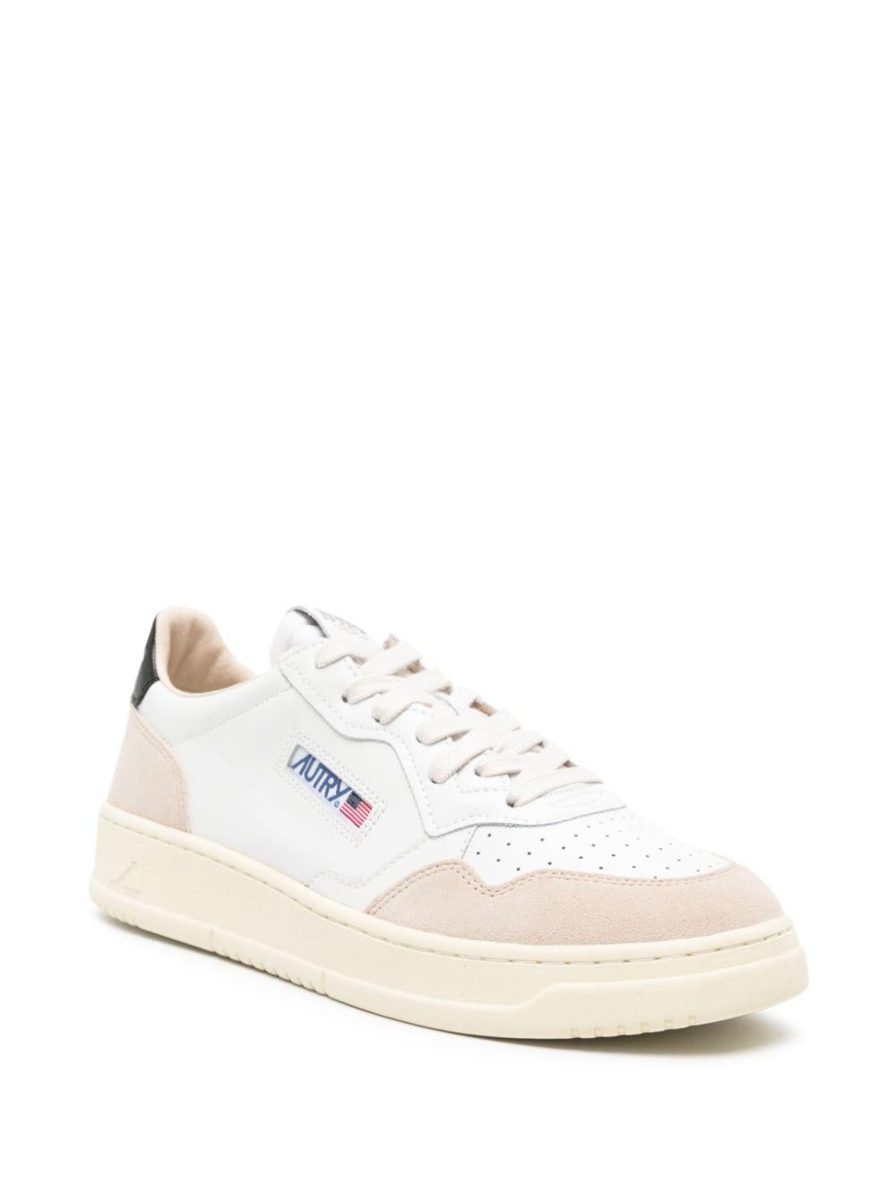 AUTRY Sneakers 'Medalist' bianca e nera con camoscio