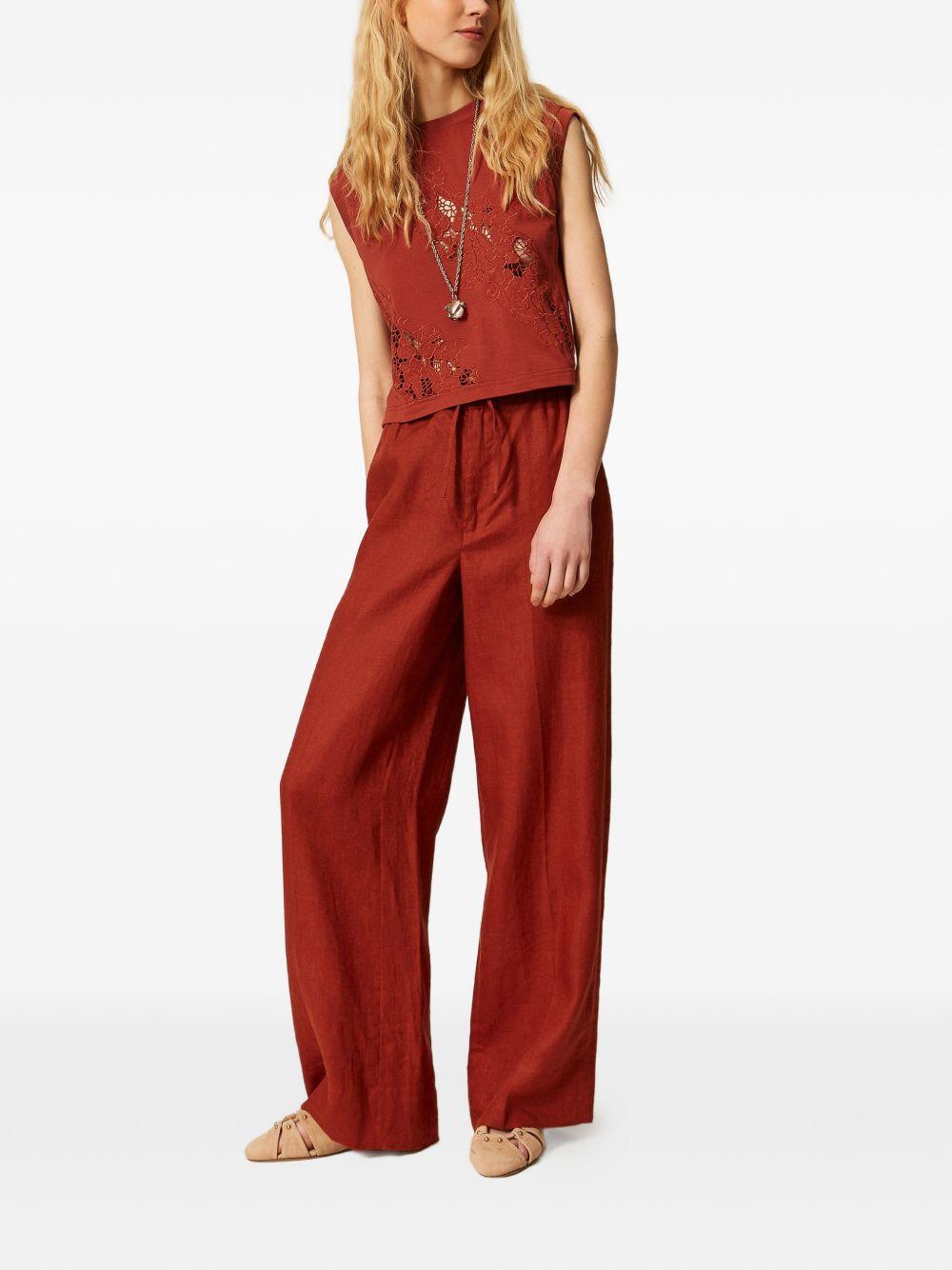 TWINSET T-shirt senza maniche in cotone con ricamo di pizzo