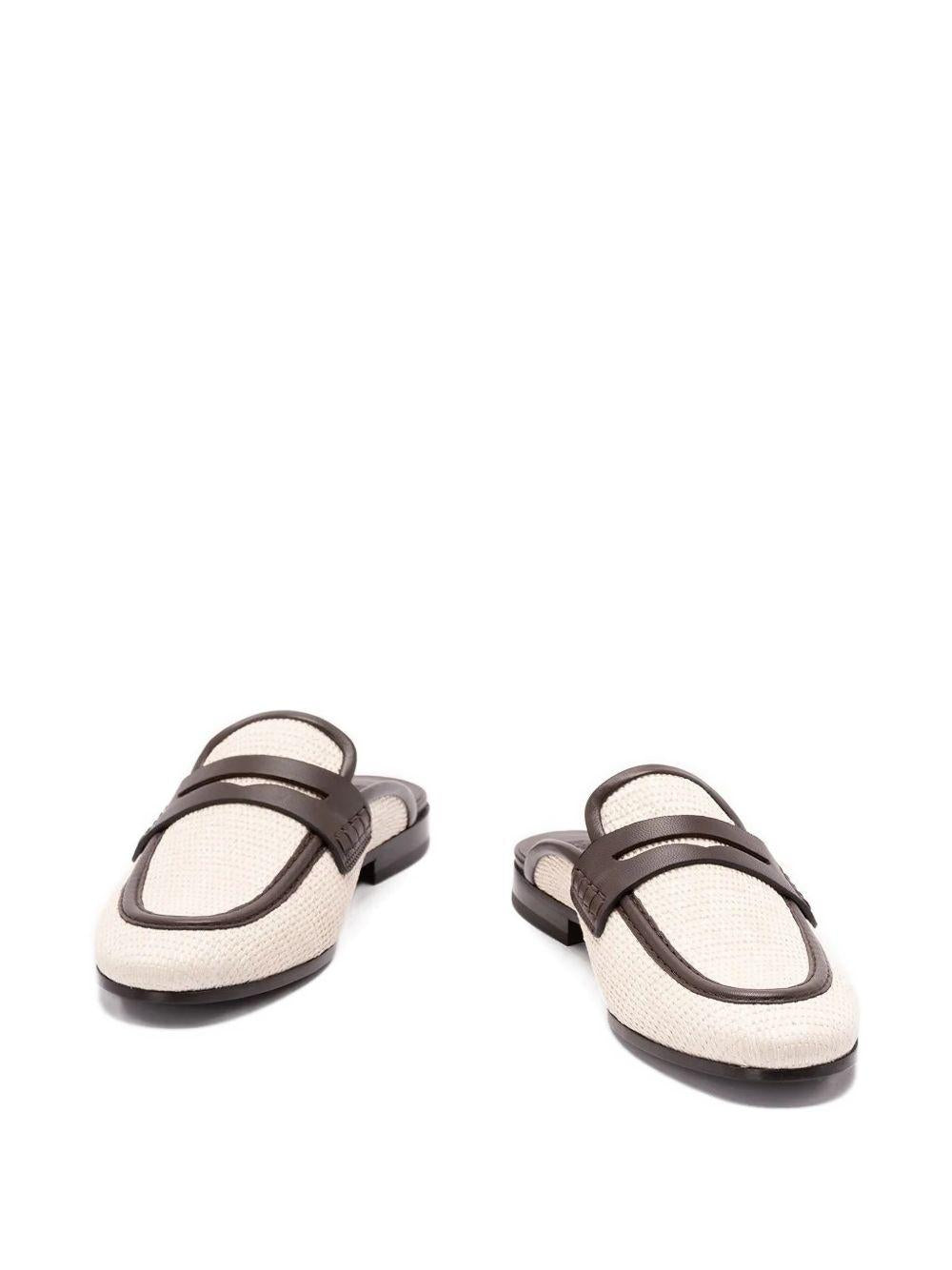 BRUNELLO CUCINELLI Mules in rafia beige con inserti in pelle marrone