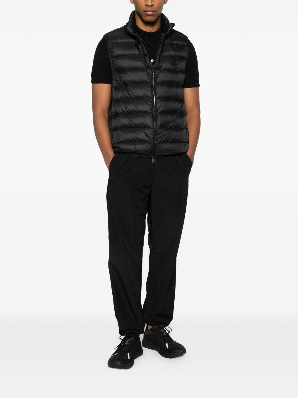 MONCLER Gilet trapuntato nero con zip e logo