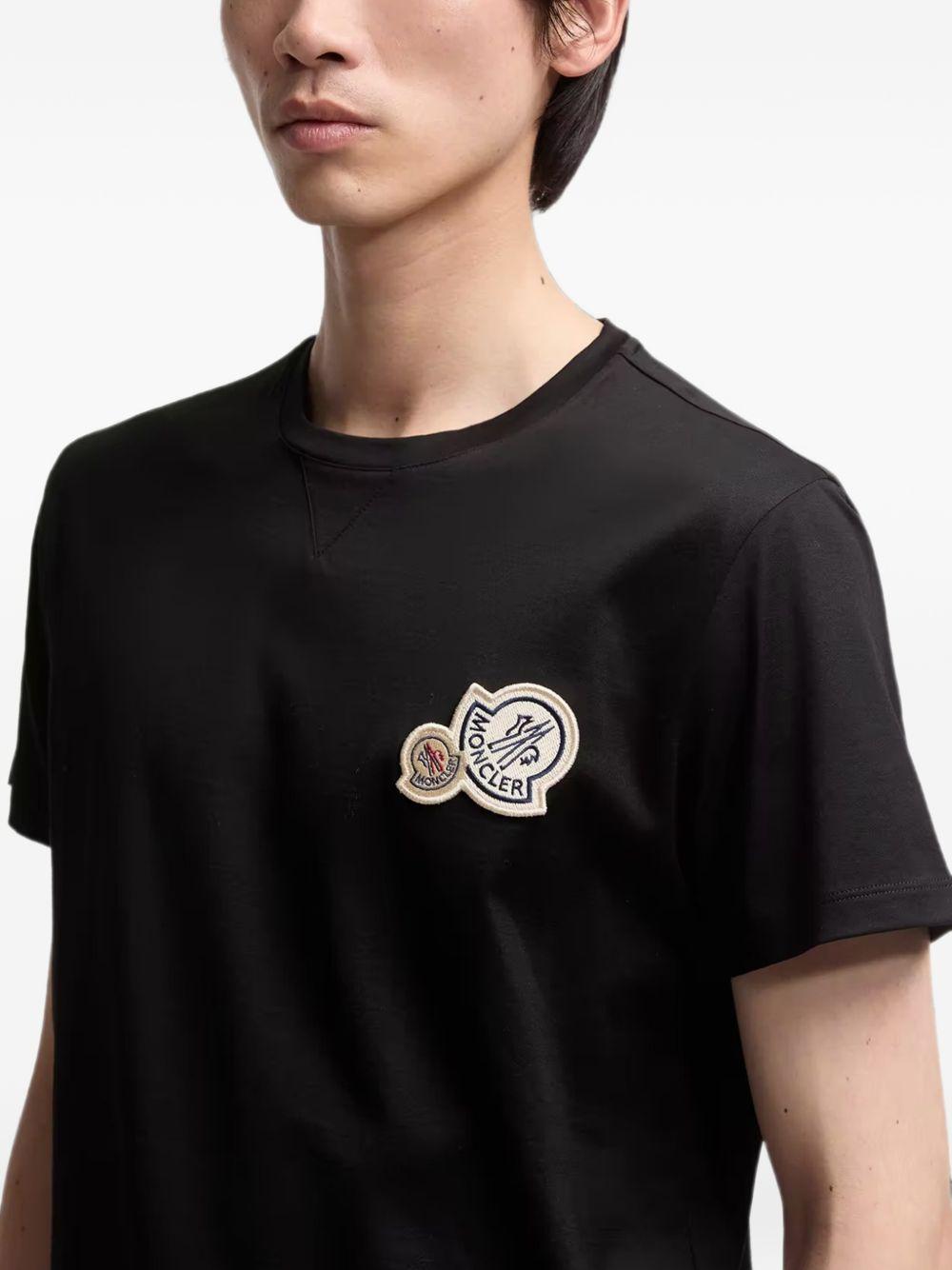 MONCLER T-shirt nera in cotone con logo ricamato
