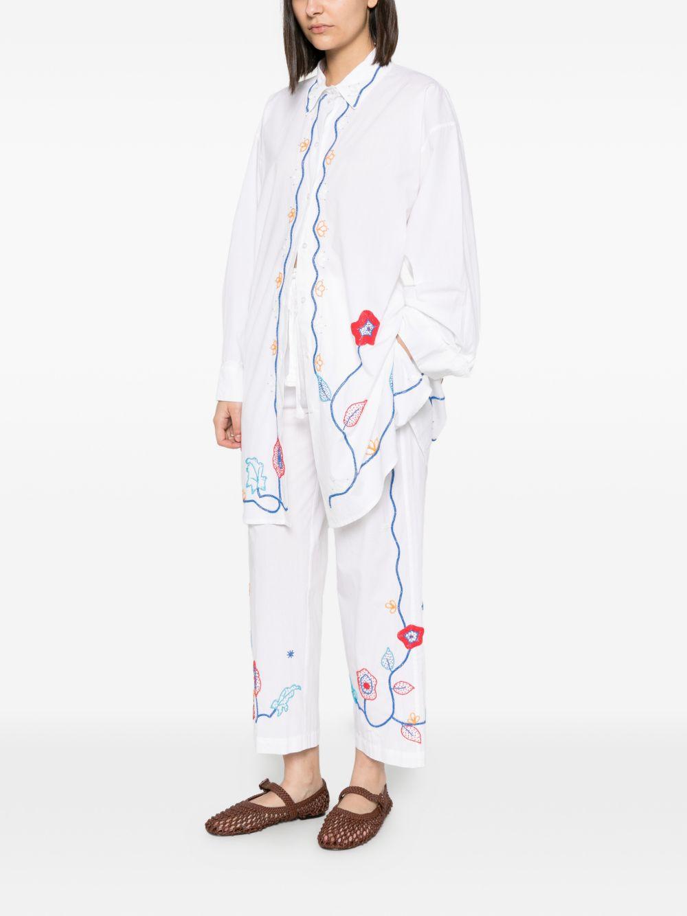 FORTE FORTE Pantaloni in cotone bianco con ricami floreali colorati