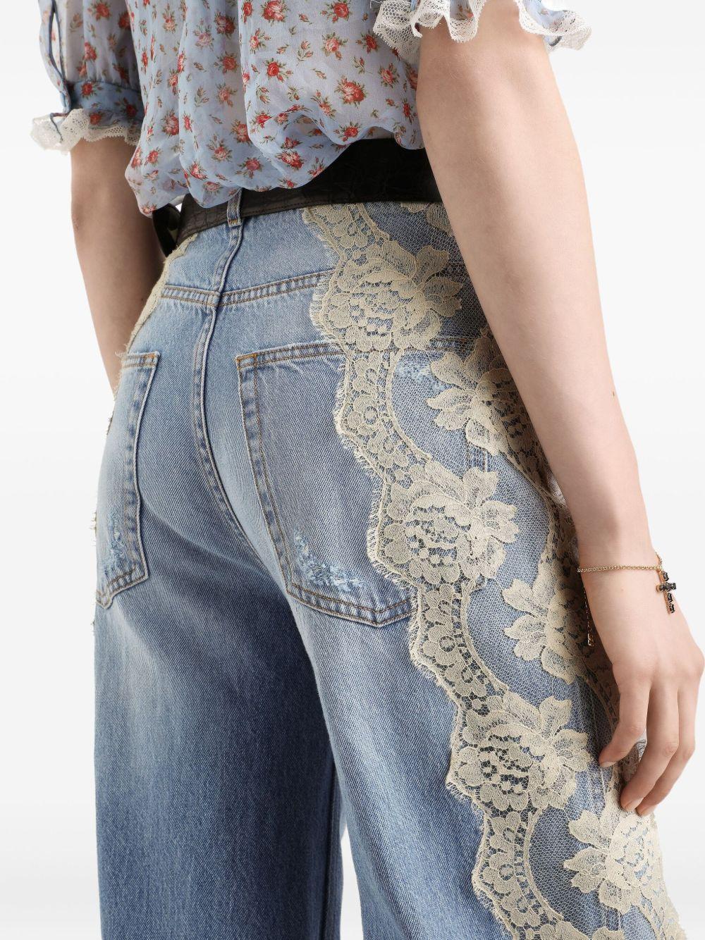 DOLCE e GABBANA Jeans lunghi con strappo e pizzo bianco