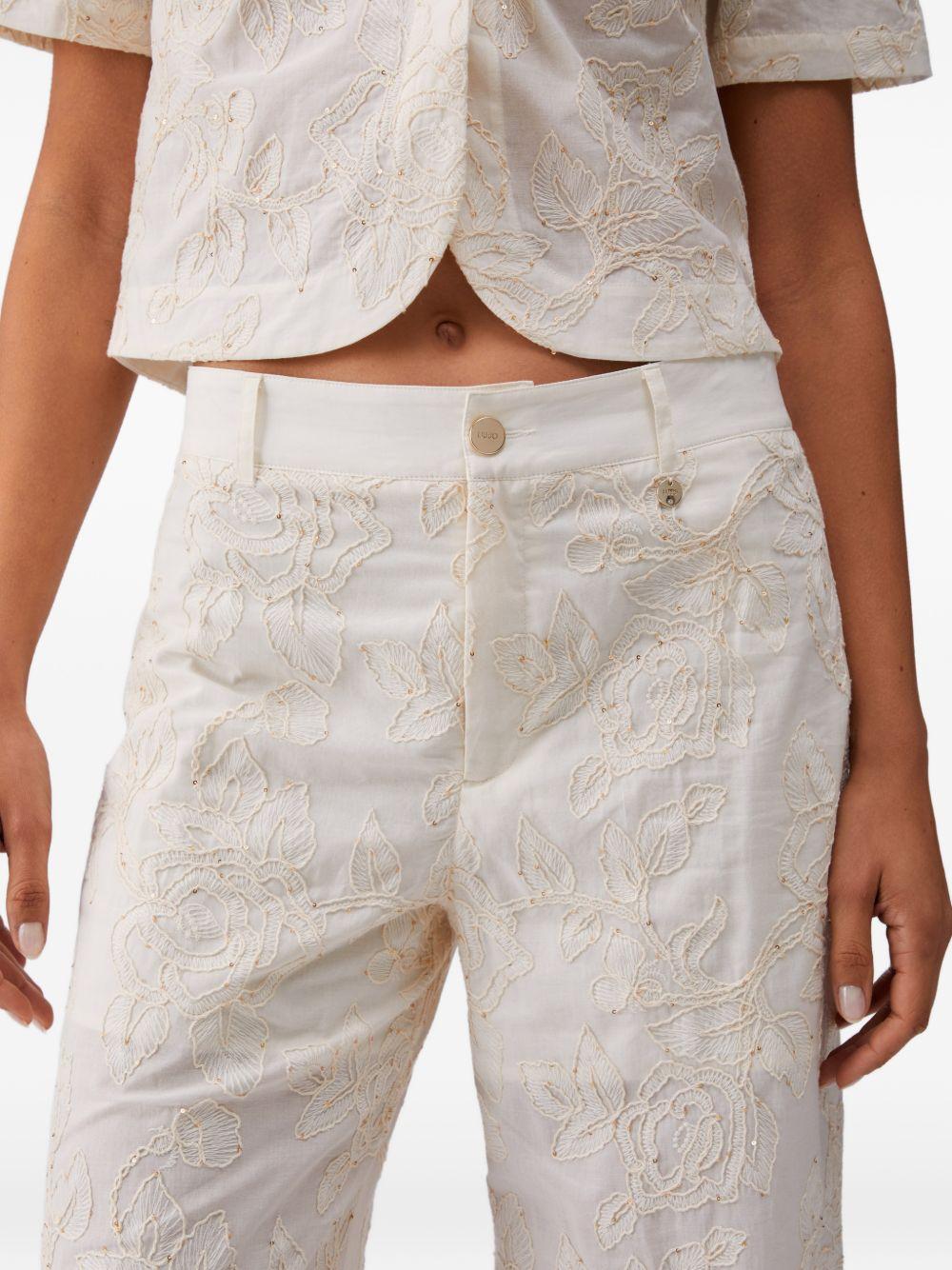 LIUJO Pantaloni con ricami floreali in rilievo bianchi