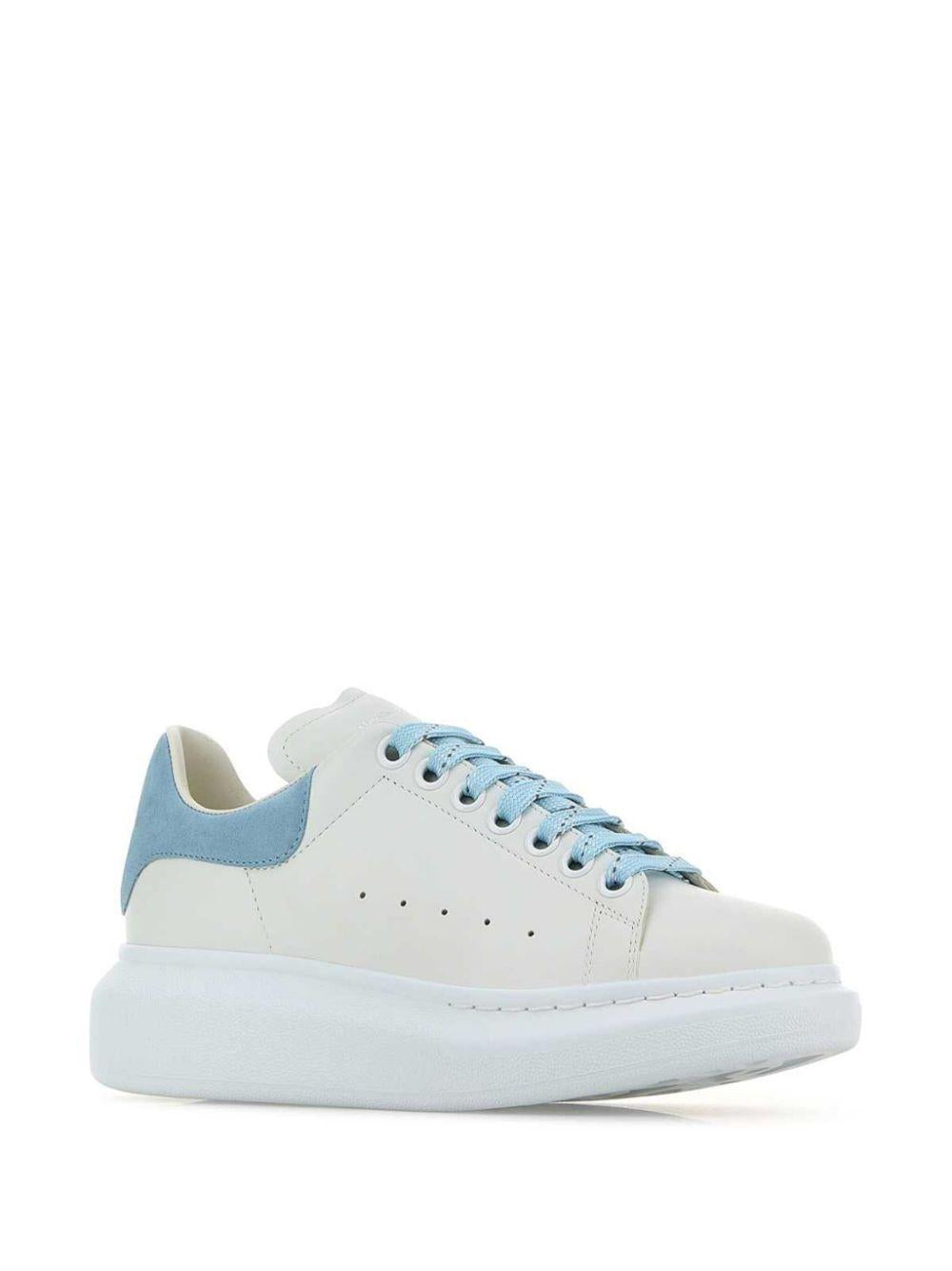 ALEXANDER McQUEEN Sneakers Oversize in pelle di vitello bianca e celeste