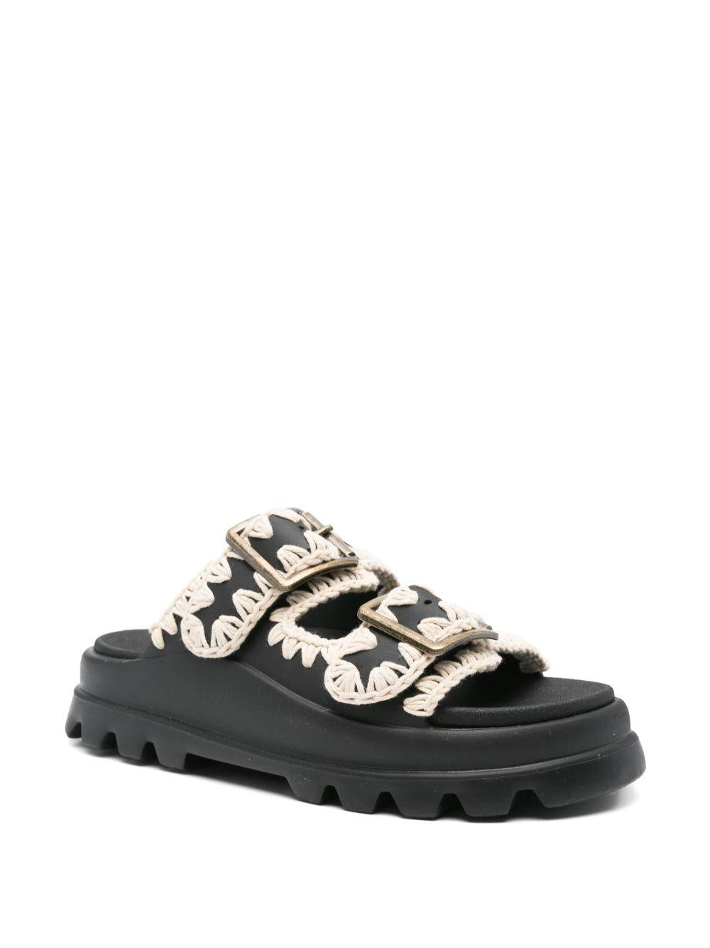 MOU Sandali neri a doppia fascia con ricami bianchi