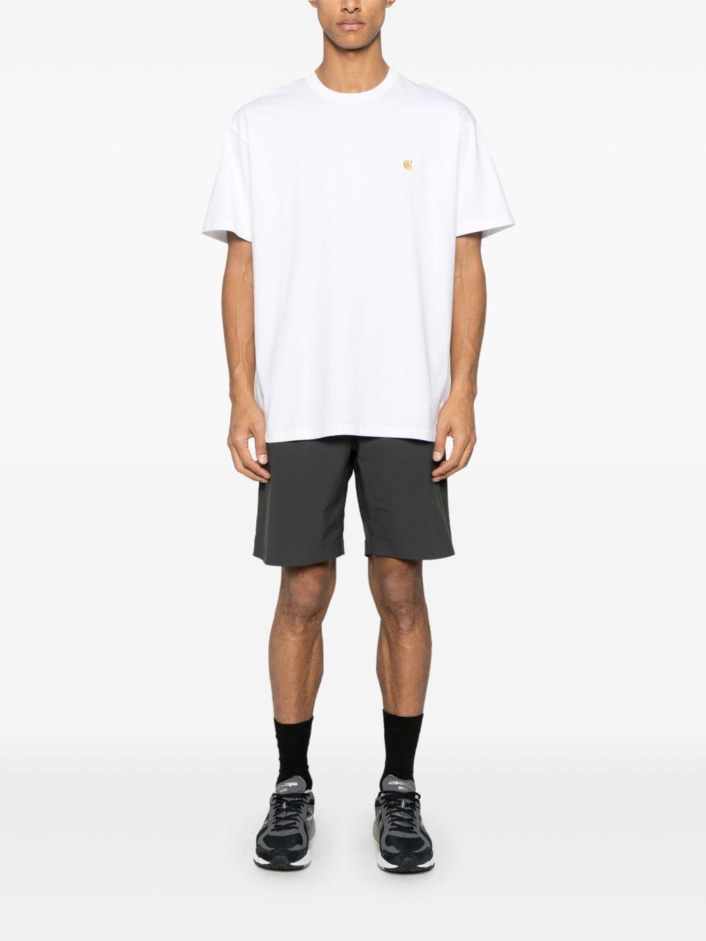 CARHARTT WIP T-Shirt 'Chase' girocollo in cotone bianco con logo<BR/>