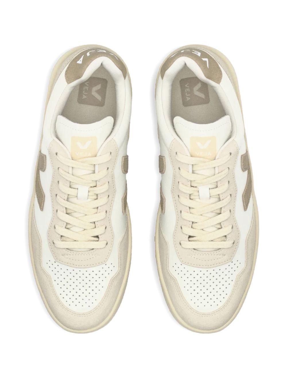 VEJA Sneakers bianche con dettagli verdi