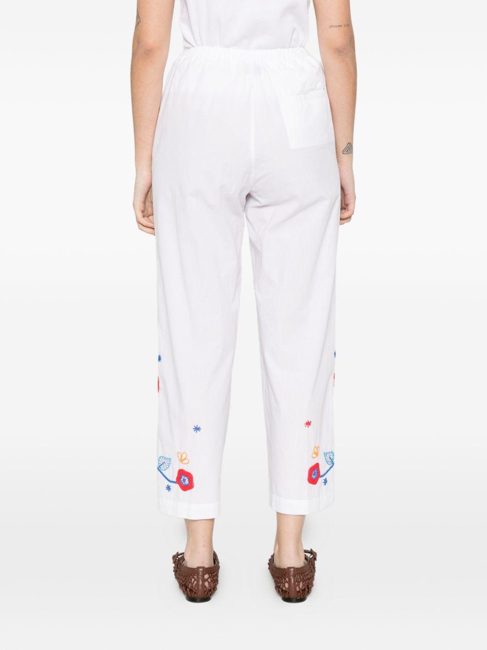 FORTE FORTE Pantaloni in cotone bianco con ricami floreali colorati