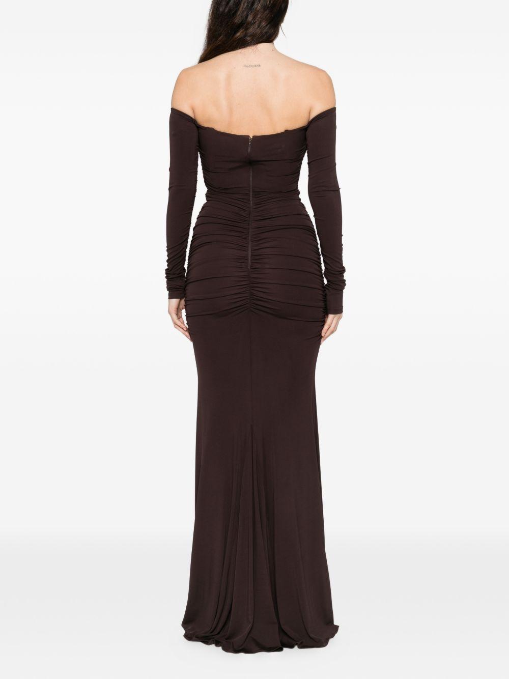 ELISABETTA FRANCHI Abito lungo marrone con scollo a cuore e dettagli arricciati