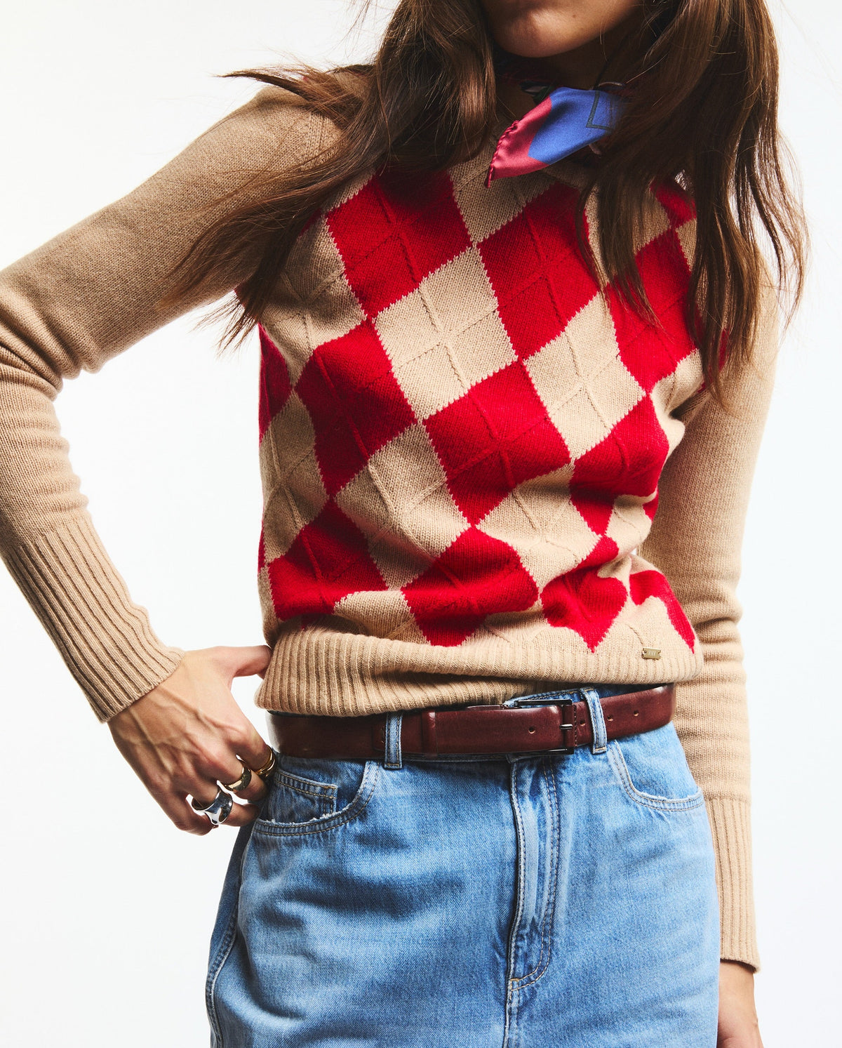 Come abbinare maglioni e cardigan