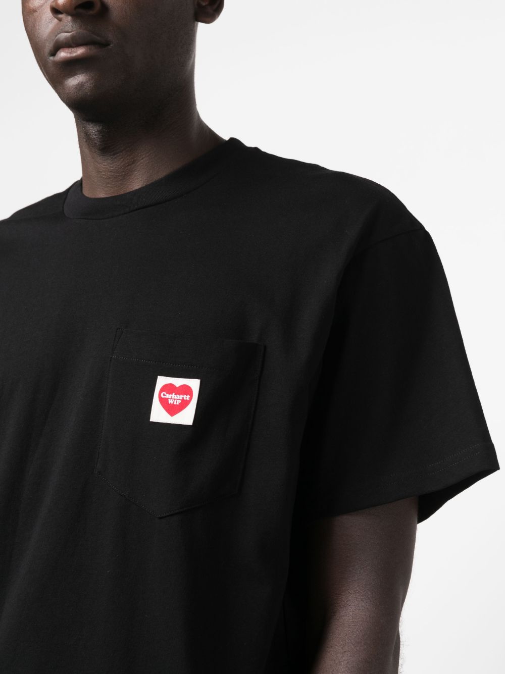 CARHARTT WIP T-shirt in cotone nero con tasca e logo cuore 