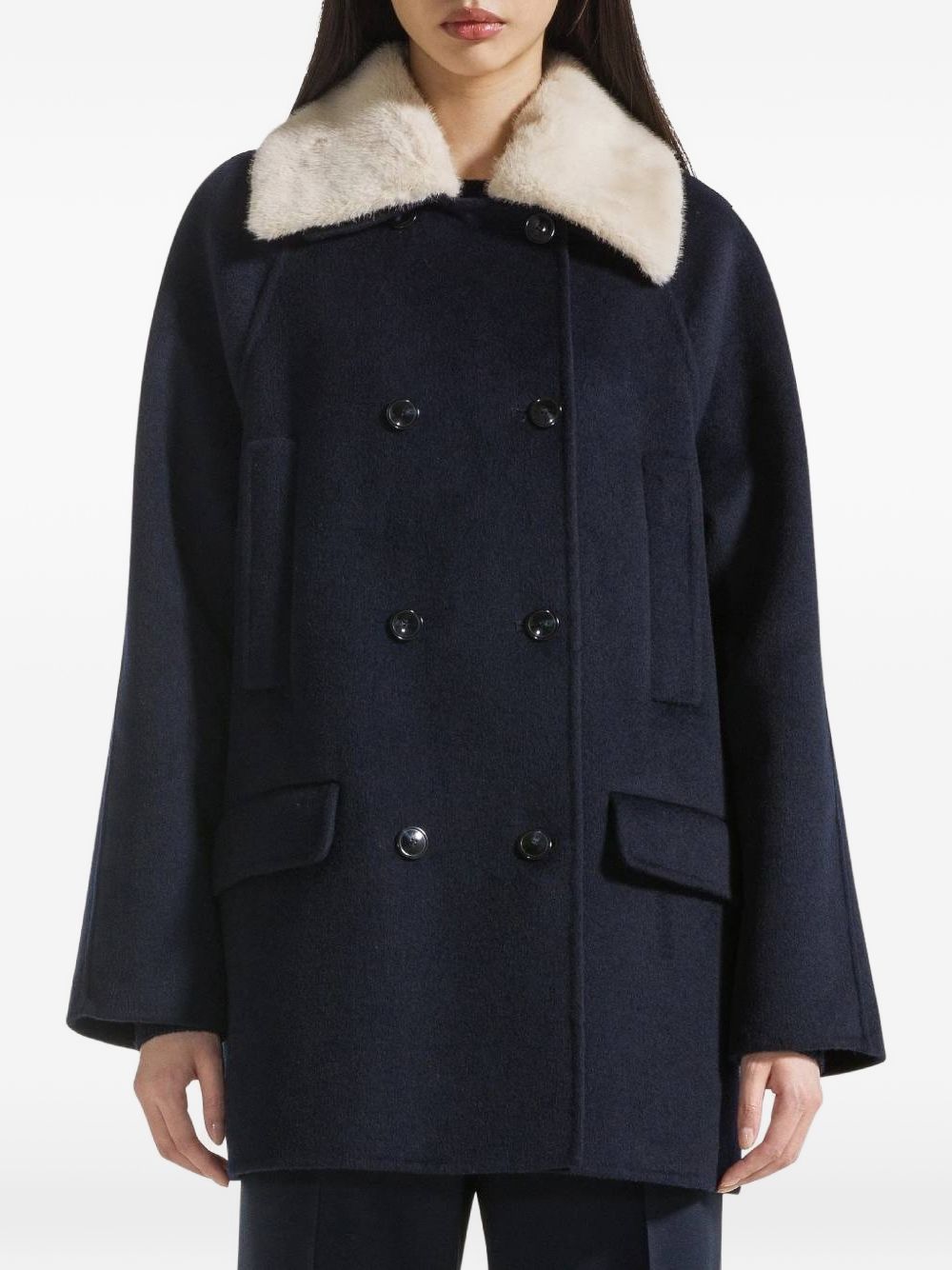 19.70 Cappotto corto doppiopetto blu navy con collo in ecopelliccia crema 
