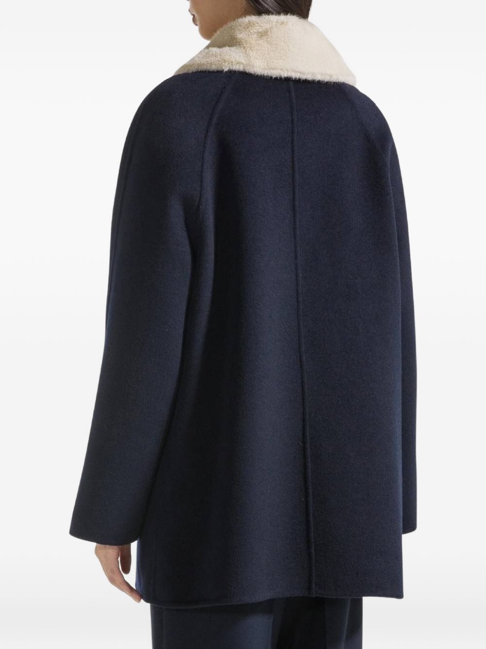 19.70 Cappotto corto doppiopetto blu navy con collo in ecopelliccia crema 