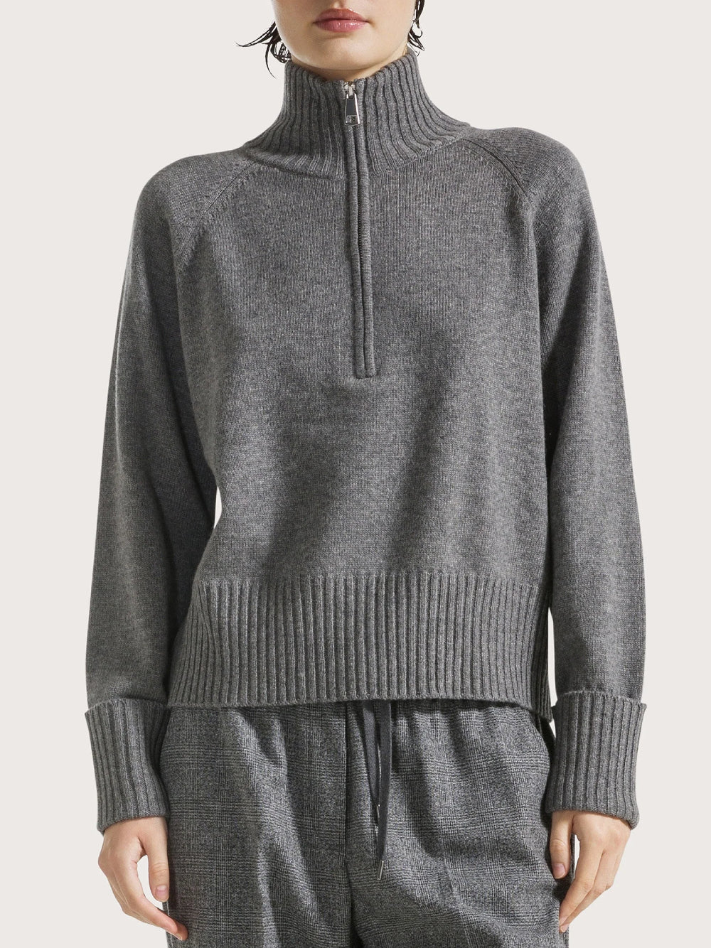 19.70 Maglia a collo alto grigia con zip 