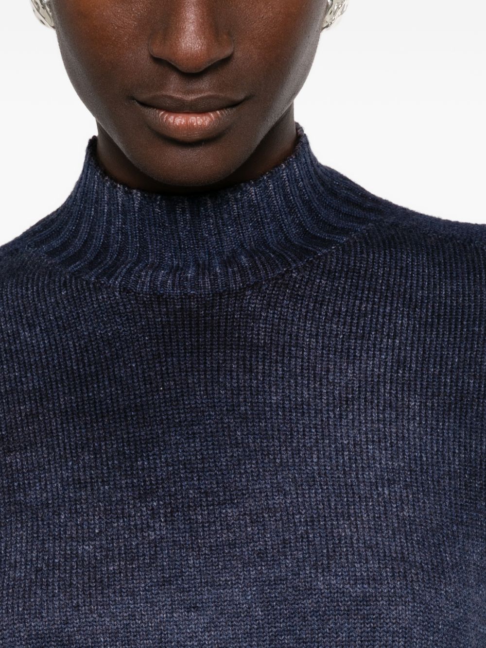 AROVESCIO Maglia blu effetto washed a collo alto in lana 