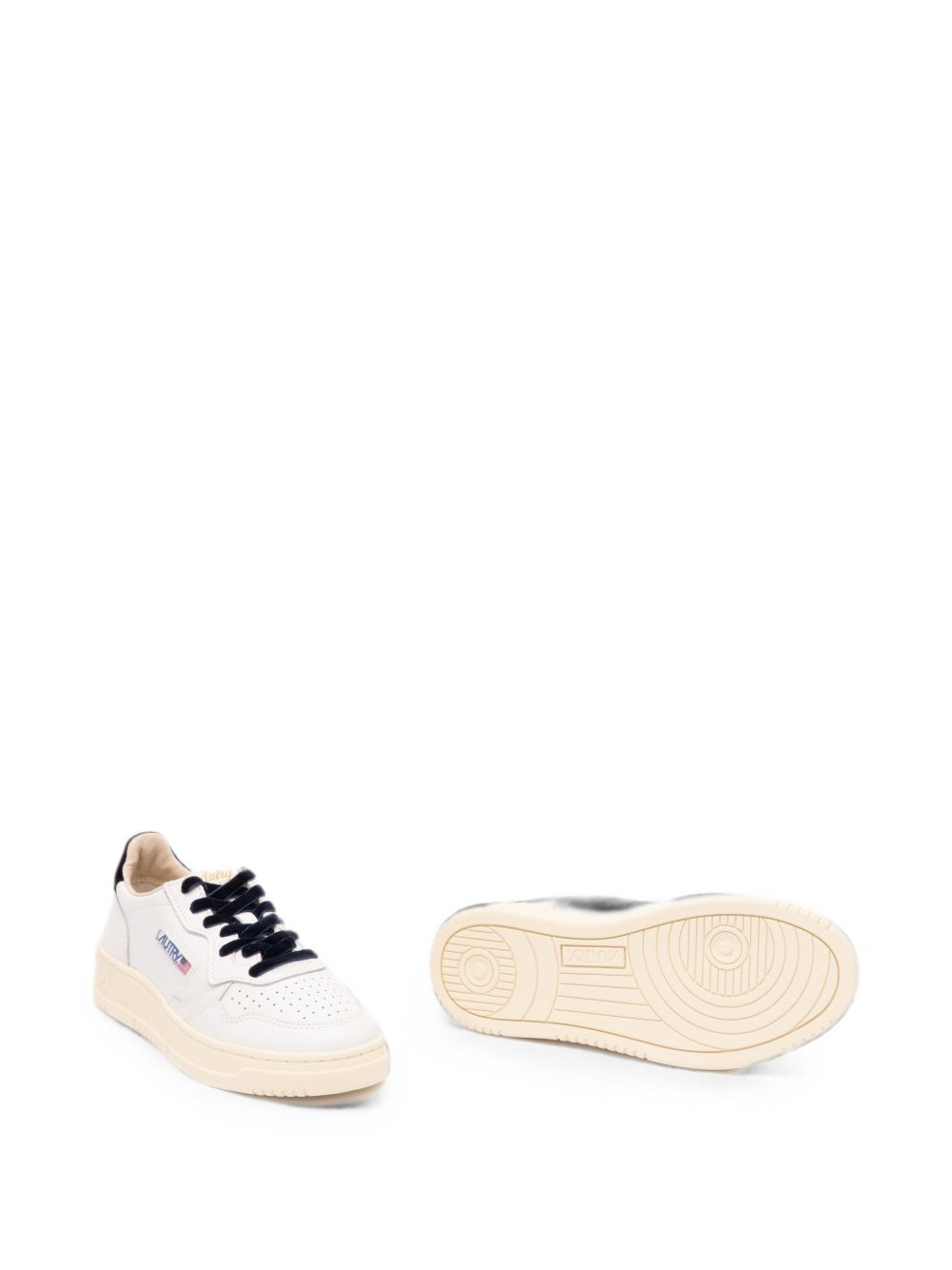 AUTRY Medalist sneaker bianca con talloncino blu e logo dorato 