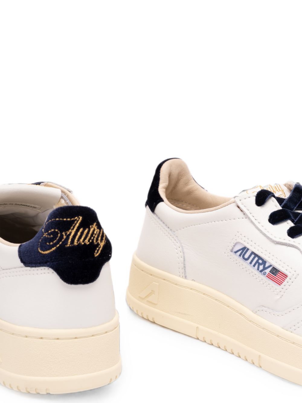 AUTRY Medalist sneaker bianca con talloncino blu e logo dorato 