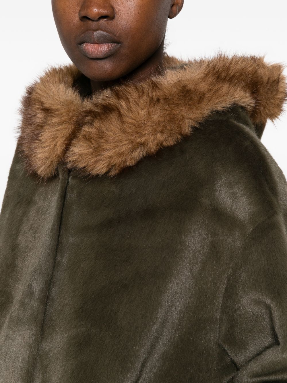 BETTA CORRADI Cappotto parka in ecopelliccia con cappuccio e tasche 