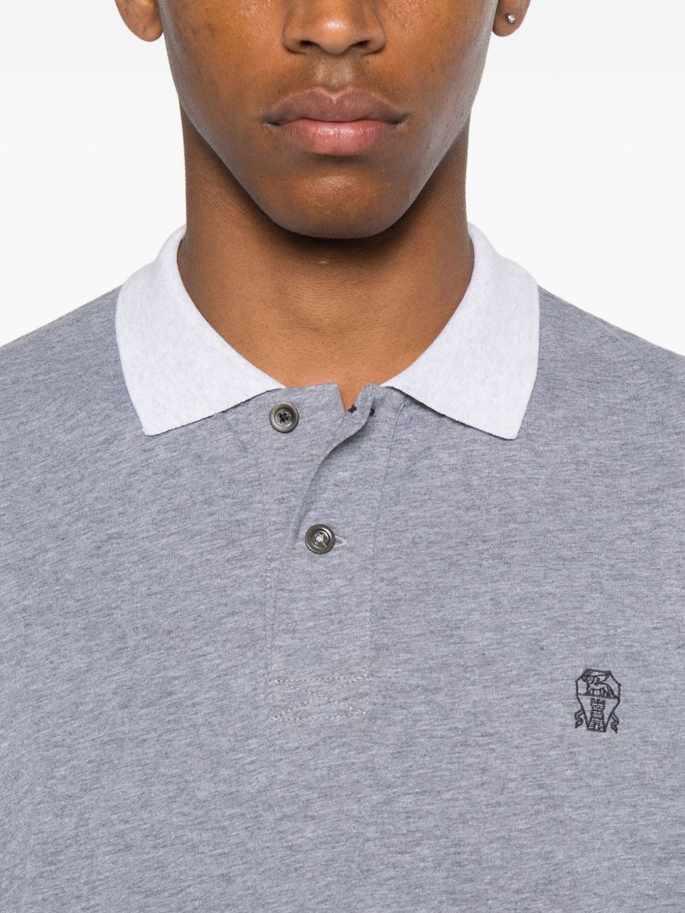 BRUNELLO CUCINELLI T-shirt grigia in cotone a maniche lunghe con colletto bianco 