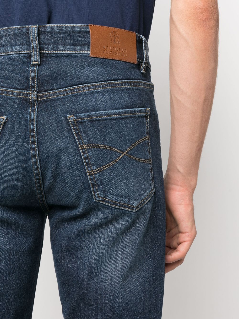 BRUNELLO CUCINELLI Jeans blu con risvolti alla caviglia ed effetto wash 