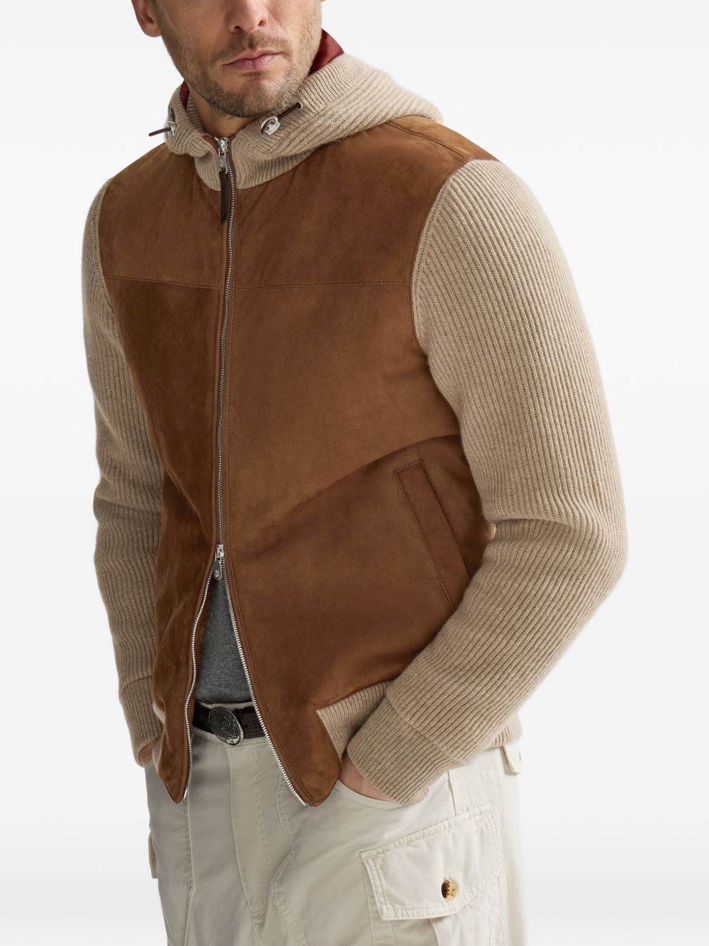 BRUNELLO CUCINELLI Giubbotto in suede con maniche e cappuccio in lana marrone e beige 