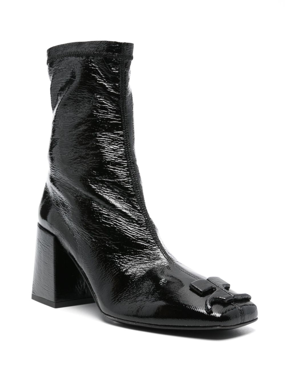 COURREGES Stivaletti in pelle nera lucida con placca logo 