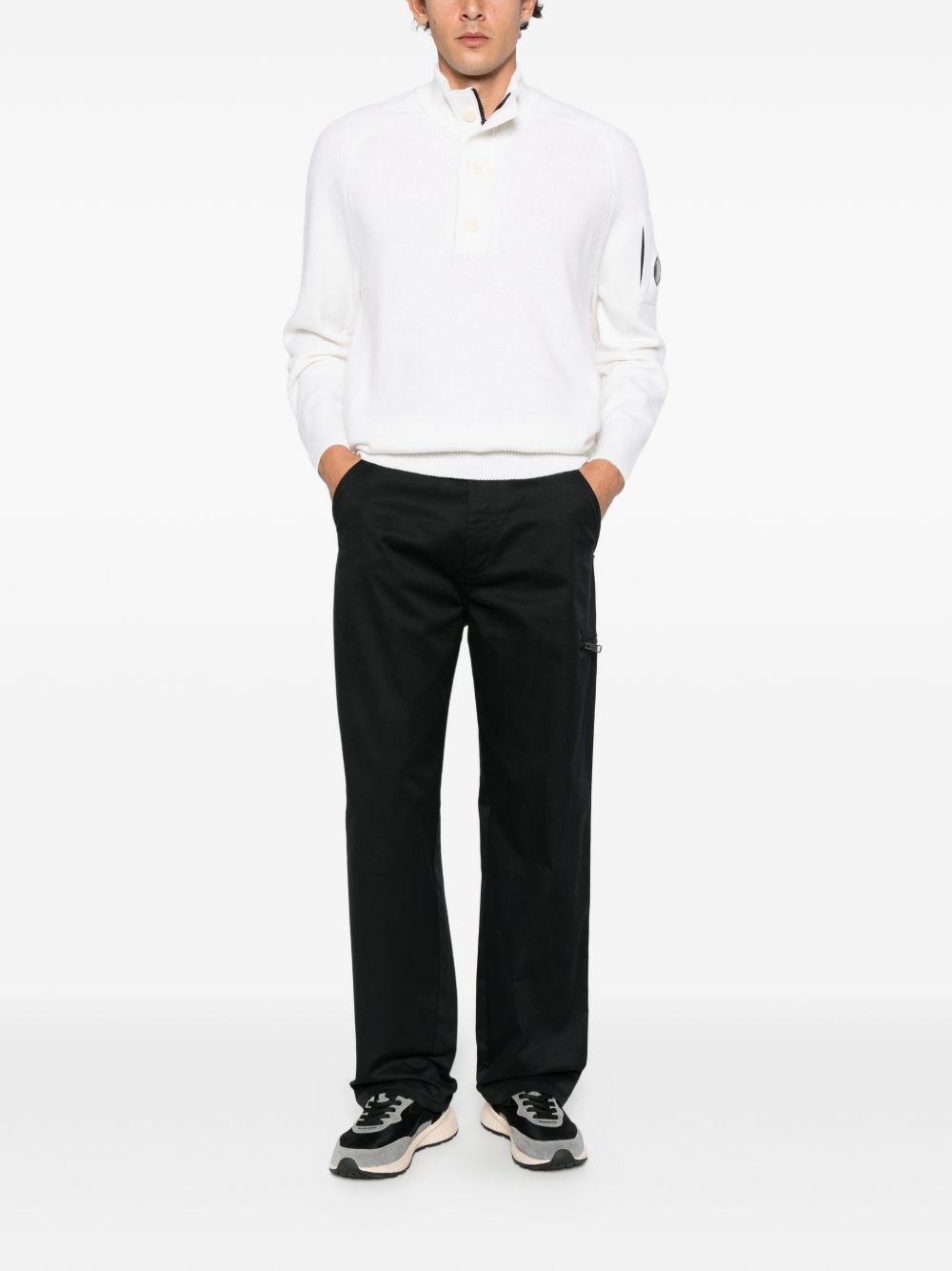 CP COMPANY Maglia bianca a collo alto con patch logo 