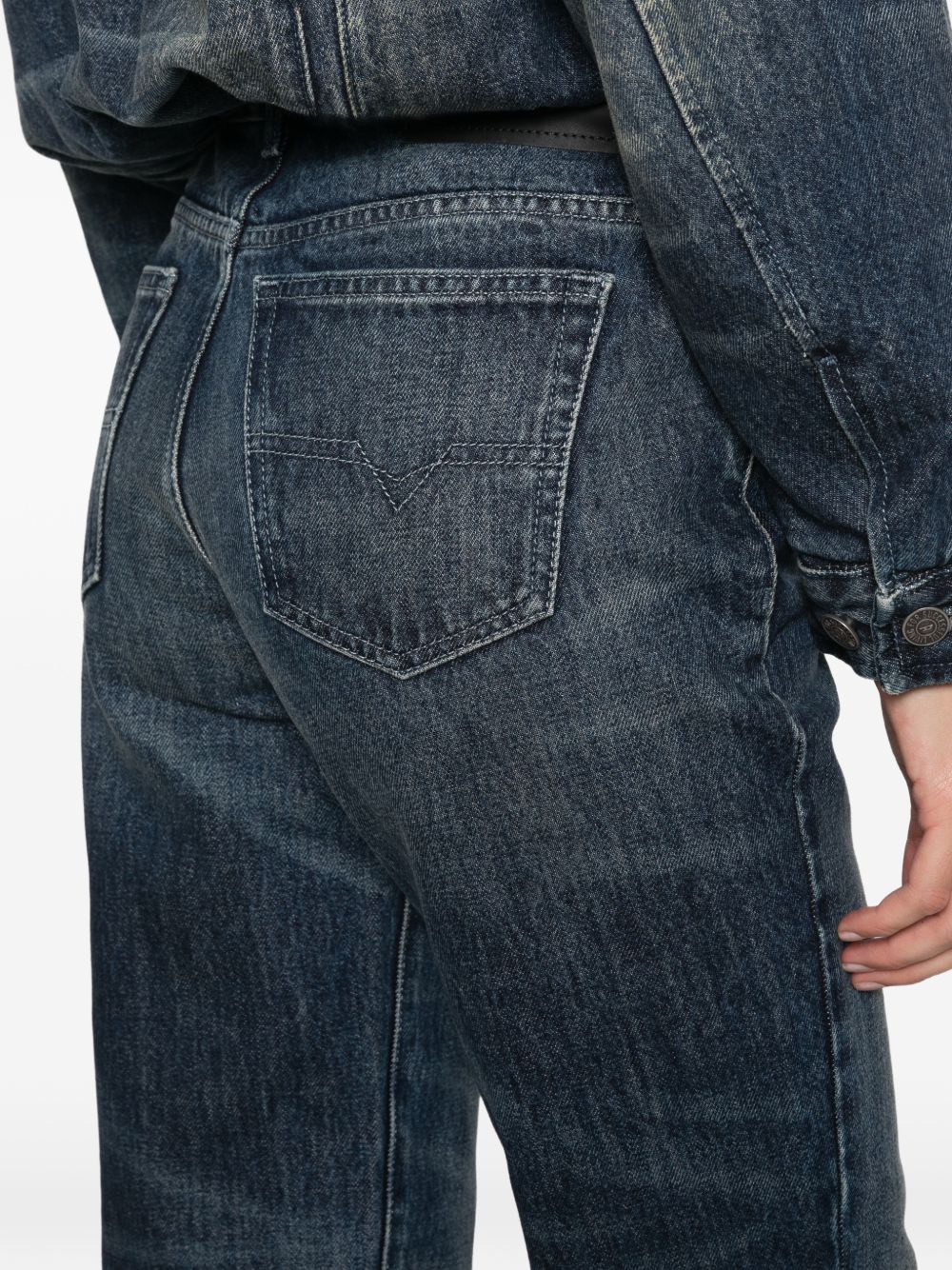 DIESEL Jeans blu con effetto washed sulla coscia e tasche 