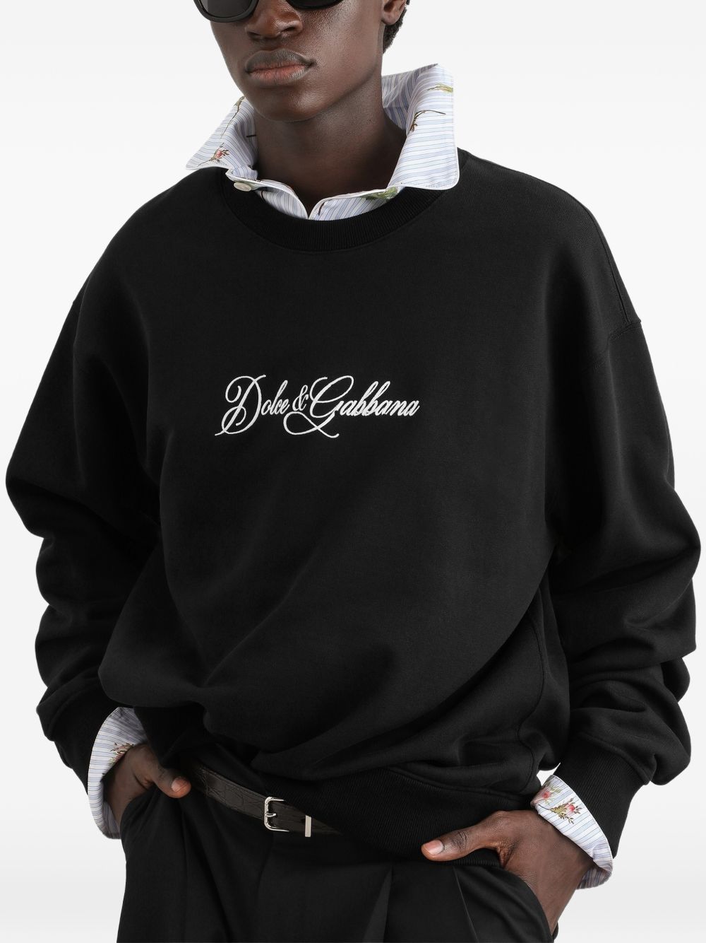DOLCE e GABBANA Felpa girocollo in cotone nero con logo ricamato 