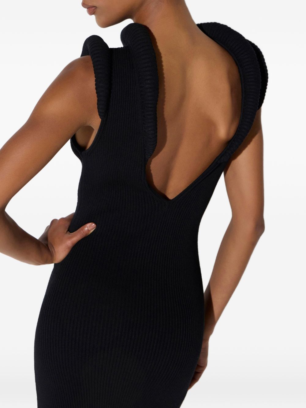 ELISABETTA FRANCHI Abito lungo elegante con spacco laterale e spalline strutturate 