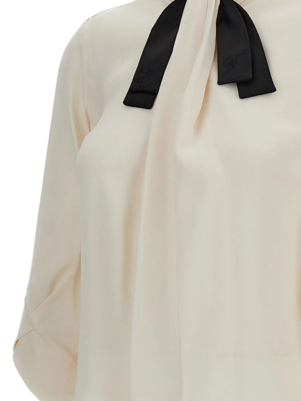 ELISABETTA FRANCHI Camicia beige morbida con fiocco nero al collo 